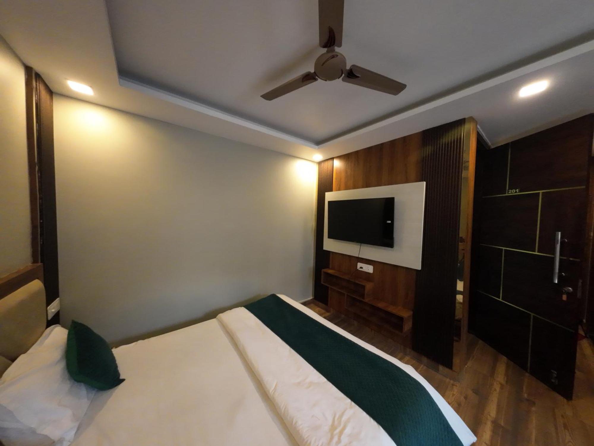 Hotel Hostel Vimal Ganga Risikés Kültér fotó